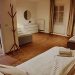 Premium 3br Apartment, Stunning Views Overlooking The Station Διαμέρισμα *