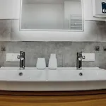 Premium 3br Apartment, Stunning Views Overlooking The Station Διαμέρισμα