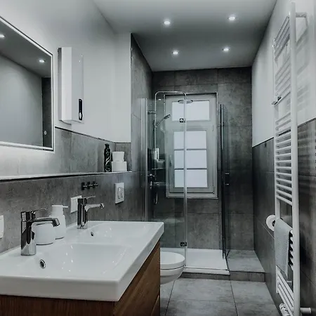 Premium 3br Apartment, Stunning Views Overlooking The Station * Koblenz (Rhineland-Palatinate)