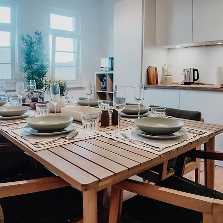 Premium 3br Apartment, Stunning Views Overlooking The Station