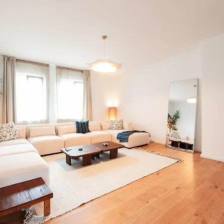 Premium 3br Apartment, Stunning Views Overlooking The Station