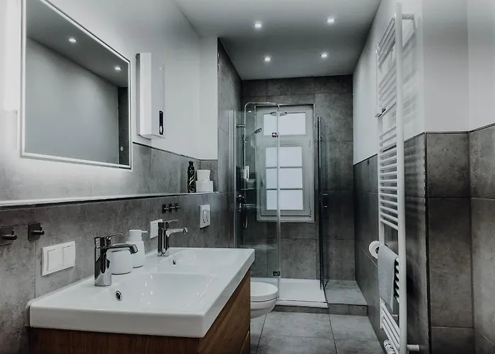 Premium 3br Apartment, Stunning Views Overlooking The Station * Koblenz (Rhineland-Palatinate)