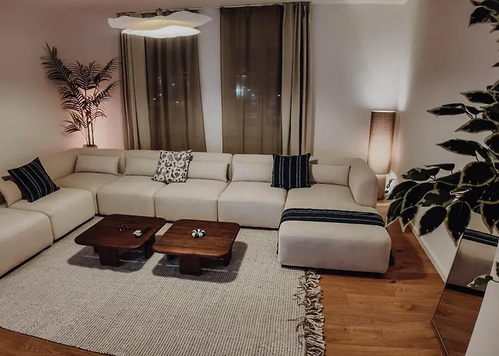 Apartment Premium 3br Apartment, Stunning Views Overlooking The Station