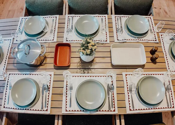 Premium 3br Apartment, Stunning Views Overlooking The Station Apartment *