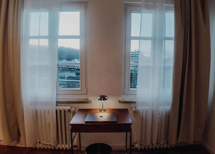 Apartment Premium 3br Apartment, Stunning Views Overlooking The Station *