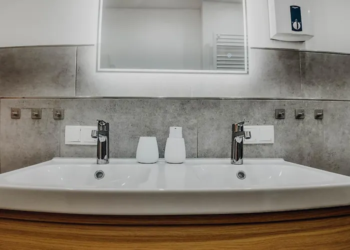 Premium 3br Apartment, Stunning Views Overlooking The Station Apartment